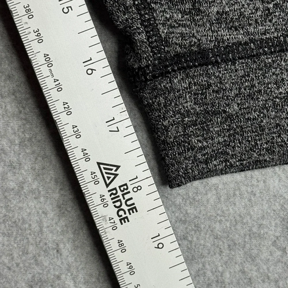 Under Armour Mens HeatGear Loose Fit Cropped Joggers Gray Heather Large